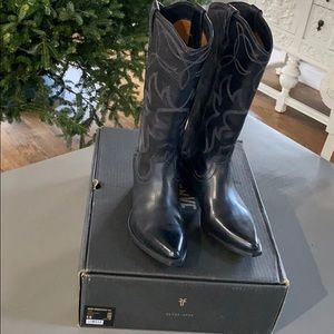 Brand new Frye blk cowboy boots